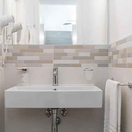 Hotel Centrale ליגננו סביאדורו