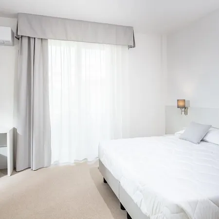 Hotel Centrale ליגננו סביאדורו