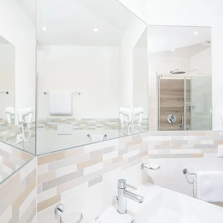 Hotel Centrale ליגננו סביאדורו