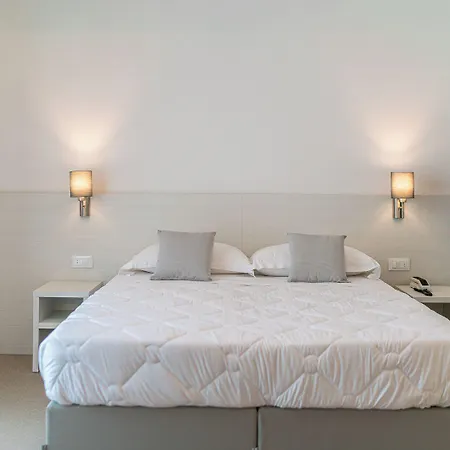 Hotel Centrale מלון