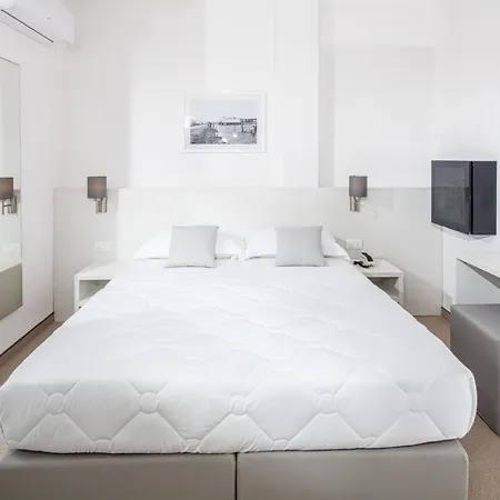 Hotel Centrale מלון