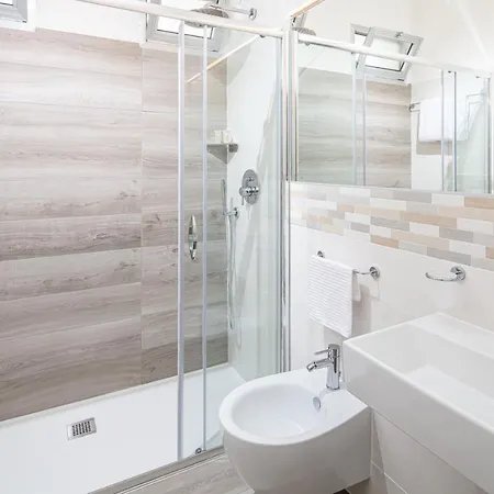 Hotel Centrale מלון