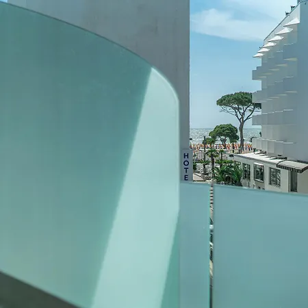 Hotel Centrale מלון ליגננו סביאדורו