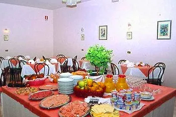 מלון Hotel Centrale 4*